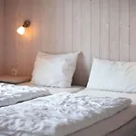 6 Person In